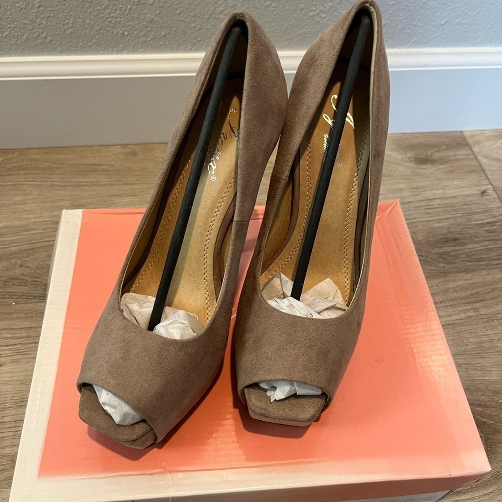 IYNX Woman Beige Open Toe Suede Heel Shoes, Size 8